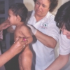 I bambini subiscono tutti il trattamento antiscabbia